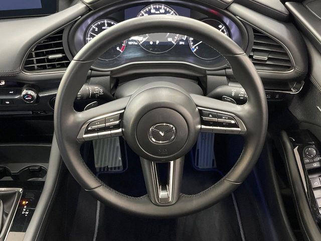 【ステアリングスイッチ】運転中、前方から目線をそらすことなく、オーディオ等の操作が可能な便利機能！安心＆快適なドライブを演出してくれます♪