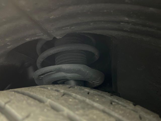 お車を安心してお乗りいただく為には、足回りの定期点検が欠かせません。サービスサポート（有償保証）では無料点検もご提供しており、安心のカーライフをお過ごしいただけるサポート体制が整っています。