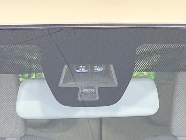【スズキ　レーダーブレーキサポート】走行中に前方の車両等を認識し、衝突しそうな時は警報とブレーキで衝突回避と被害軽減をアシスト。より安全にドライブをお楽しみいただけます。