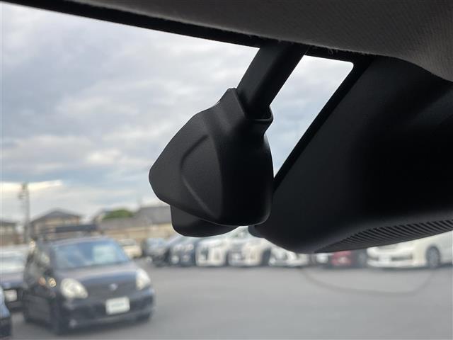 【ドライブレコーダー】運転中の記録を残します。事故などを起こした起こされた時の証拠を残します。映像を保存するにはSDカードが必要となります。