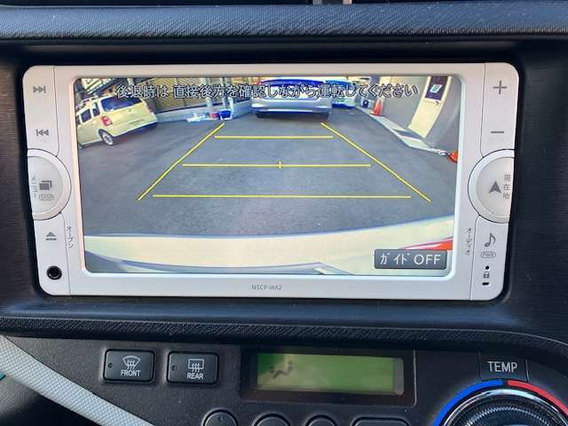 バックカメラ付きで、後方確認も楽々です。