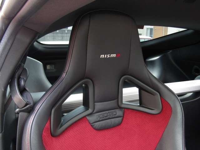 NISMO専用シート！しっかりとホールドしてくれますよ！