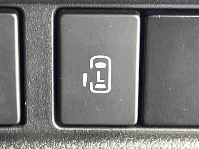 【パワースライドドア】スマートキーや運転席のスイッチでスライドドアの開閉が可能♪電動だから力を入れてドアを開ける必要が無く、小さいお子様でも、重い荷物を持っている時もラクに開け閉めできます♪