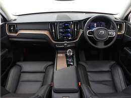 Google搭載/ETC2.0/360度カメラのフルセット搭載。9インチ・タッチスクリーン式センターディスプレイと、モード選択式の12.3インチデジタル液晶ドライバー・ディスプレイを装備。