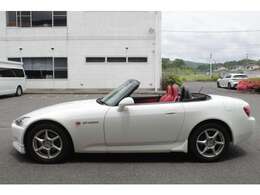 当店にはキャンピングカー・スポーツカー・旧車・輸入車・トラックなどを取り揃えています。