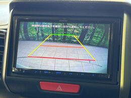 【バックカメラ】駐車時に後方がリアルタイム映像で確認できます。大型商業施設や立体駐車場での駐車時や、夜間のバック時に大活躍！運転スキルに関わらず、今や必須となった装備のひとつです！