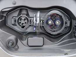 普通充電コネクター　急速充電コネクター　夜間照明付き