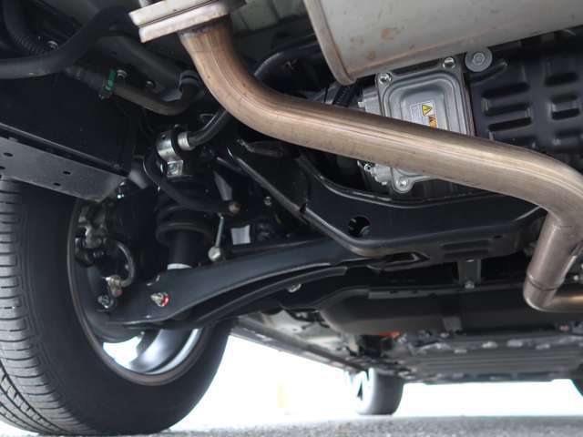 突き上げや気になる錆、事故修復も無く良好