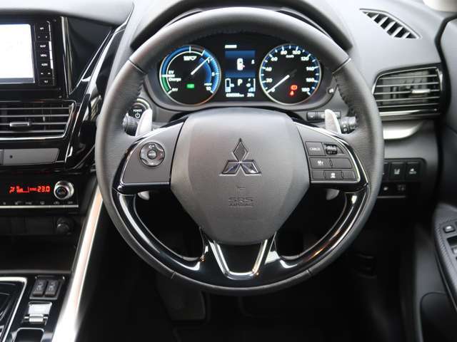 禁煙車　パワーステアリング　パワーウィンド　フロアシフト　パドルシフト　レーダークルーズコントロール