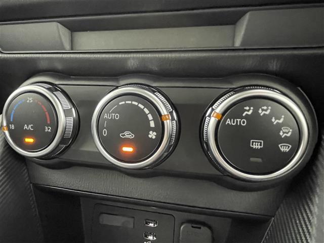 【オートエアコン】車内温度を感知して自動で温度調整をしてくれるのでいつでも快適な車内空間を創り上げます！