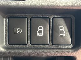 【両側パワースライドドア】スマートキーや運転席のスイッチで後席両側スライドドアの開閉が可能♪電動だから力を入れてドアを開ける必要が無く、小さなお子様でも簡単に開け閉めでき快適です♪