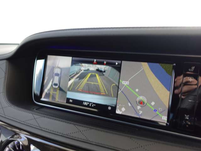 全周囲カメラ装着車です。