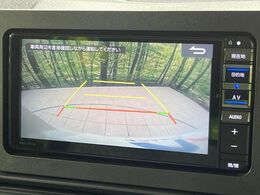 【バックカメラ】駐車時に後方がリアルタイム映像で確認できます。大型商業施設や立体駐車場での駐車時や、夜間のバック時に大活躍！運転スキルに関わらず、今や必須となった装備のひとつです！