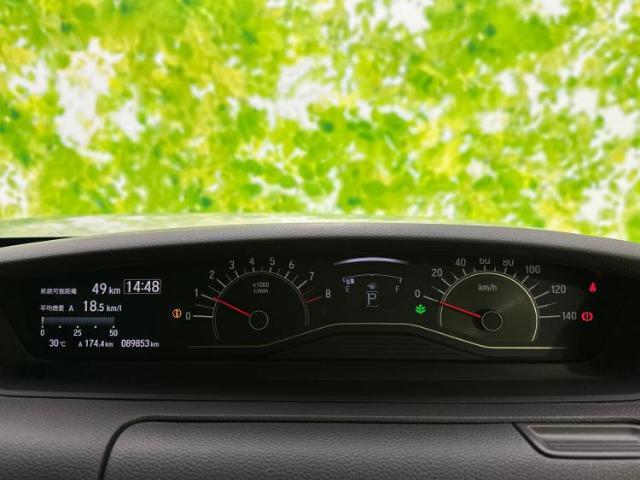 WECARSの展示場では実際に見て、触ってお車をお選びいただけます！知識の豊富な営業スタッフが様々なカーライフをご提案いたします！