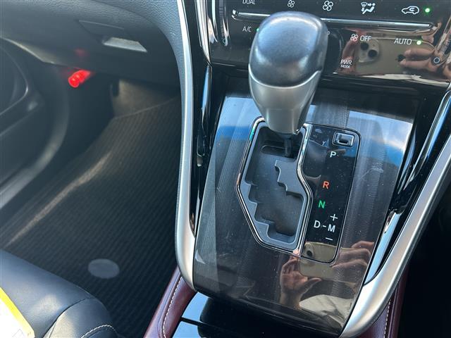 【シフトレバー】シフトも操作しやすく快適なドライブを楽しんでいただけます！