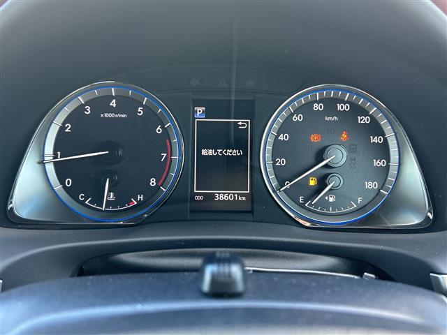 【メーターパネル】メーターまわりも鮮やかに照らし出され、デザイン、安全性ともにバッチリ！