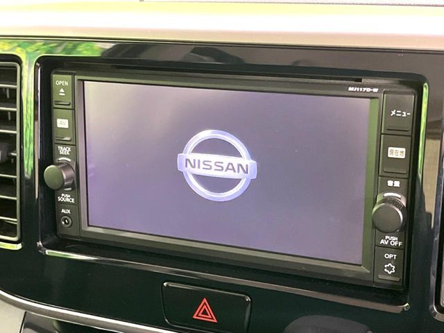 【純正ナビ】人気の純正ナビを装備しております。ナビの使いやすさはもちろん、オーディオ機能も充実！キャンプや旅行はもちろん、通勤や買い物など普段のドライブも楽しくなるはず♪