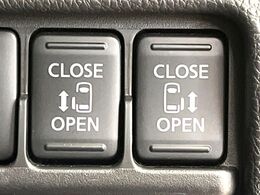 【両側パワースライドドア】スマートキーや運転席のスイッチで後席両側スライドドアの開閉が可能♪電動だから力を入れてドアを開ける必要が無く、小さなお子様でも簡単に開け閉めでき快適です♪