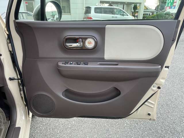 軽い力で、窓を開けたり閉めたりすることができます！掲載箇所以外にご希望の写真がございましたら、お気軽にお問い合わせ下さい！メールや郵送でお送りさせていただきます。