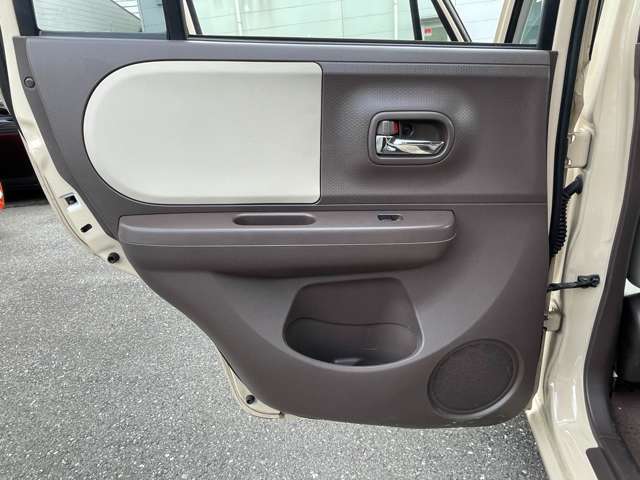 軽い力で、窓を開けたり閉めたりすることができます！掲載箇所以外にご希望の写真がございましたら、お気軽にお問い合わせ下さい！メールや郵送でお送りさせていただきます。