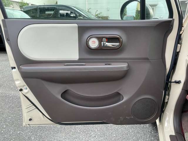 軽い力で、窓を開けたり閉めたりすることができます！掲載箇所以外にご希望の写真がございましたら、お気軽にお問い合わせ下さい！メールや郵送でお送りさせていただきます。