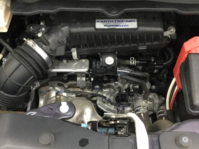 ホンダスタッフがしっかり整備して保証付きにてお渡し致します。エンジンルーム＆室内ルームともにクリーニング済みで清潔です。快適なドライブをお楽しみください。