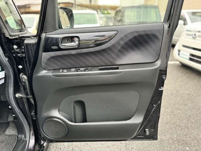 当店のお車をご覧頂き有難うございます。内外装の追加写真をご希望のお客様はお気軽にお申し付けください。現車確認もお待ちしておりますv