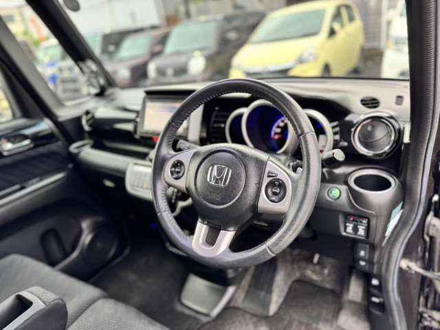 当店のお車をご覧頂き有難うございます。内外装の追加写真をご希望のお客様はお気軽にお申し付けください。現車確認もお待ちしておりますv
