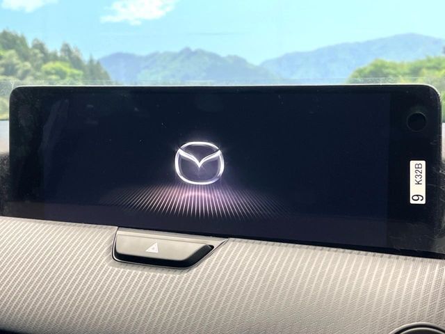 【12.3インチディスプレイオーディオ】お持ちのスマホやMP3プレイヤーとの無線接続で音楽再生が可能！コードで繋ぐわずらわしさも無く、手軽にお気に入りの音楽を楽しめます。