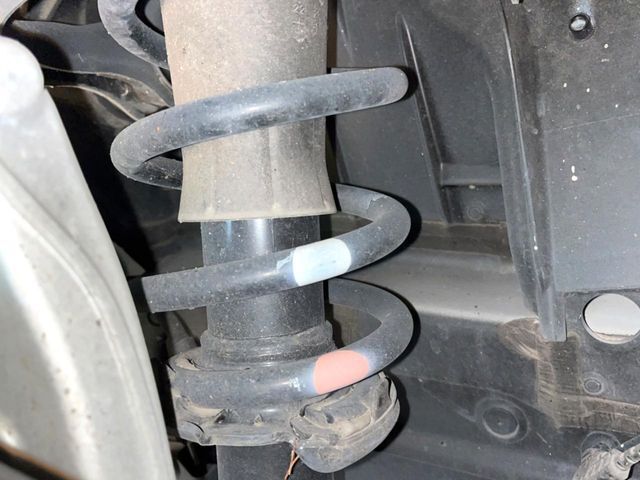 お車を安心してお乗りいただく為には、足回りの定期点検が欠かせません。サービスサポート（有償保証）では無料点検もご提供しており、安心のカーライフをお過ごしいただけるサポート体制が整っています。