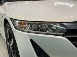 LEDヘッドライトは、点灯の瞬間から最大光量を発揮し、突然暗くなるトンネルなどでの安定感を高めます。