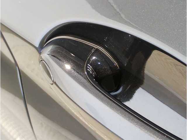 【ボディコーティングで新車時の輝きを】ご納車前にボディを磨き上げ下地処理を行った上で、コーティングを施工します。軽微な小傷も無くなりより新車時の輝きに近い状態でお届けできます。ぜひご用命下さい！