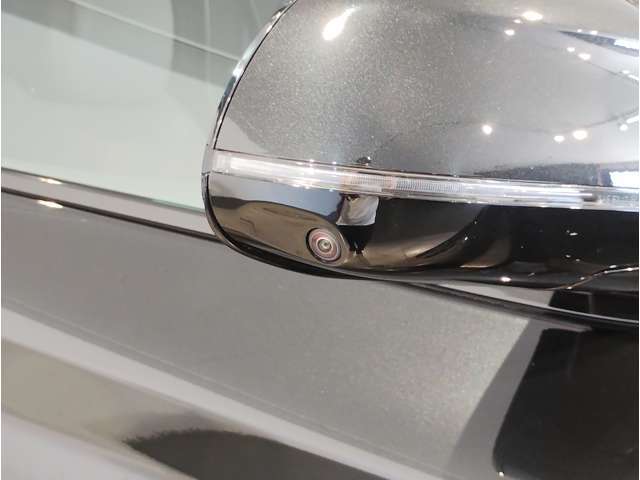 【BMWミラー】視認性の高いスタイリッシュなミラー。自動防眩機能も付いており夜間のドライビングをサポートします。