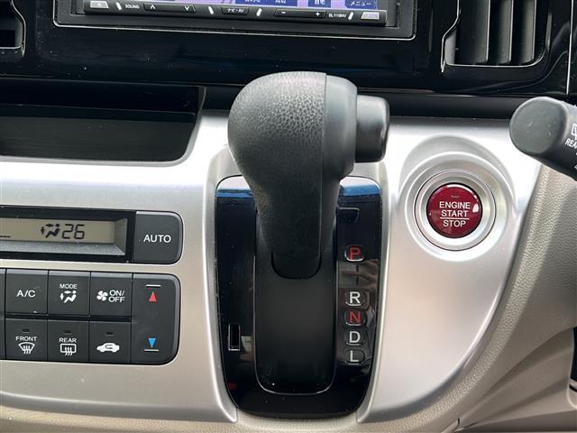 【 シフト 】スムーズなシフトチェンジで快適にお車を操縦していただけます！