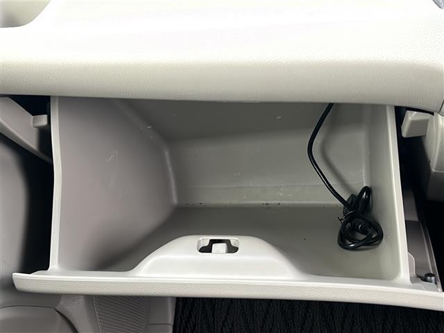 【 グローブボックス 】小物の収納が可能です！