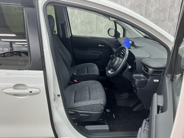 乗り降りもしやすい開口部の大きいドアです☆