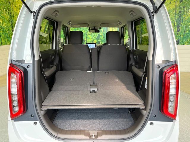 普段のお買い物や通勤、送迎等に十分な荷室スペースを確保しております。セカンドシートを倒すと、大きな荷物の積載も可能です♪