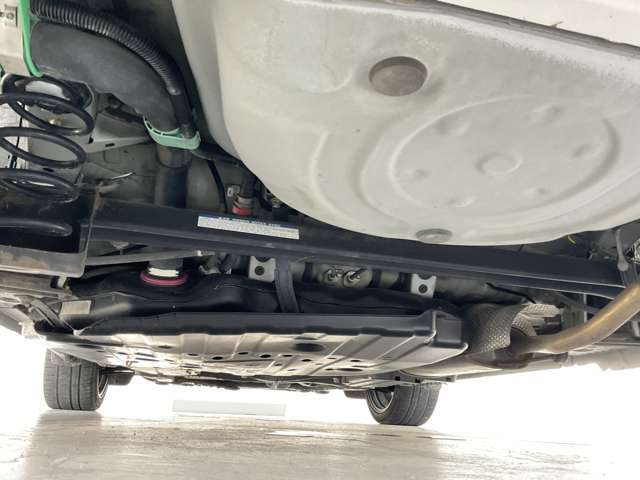 中古車だと気になる足廻り＆下廻り・・・ご覧の通り状態良好◎沿岸部や降雪地にお住まいのお客様もご安心ください♪