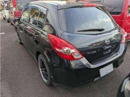 明るく元気なスタッフが1台1台丁寧に内外装クリーニング、点検・整備を行っております。