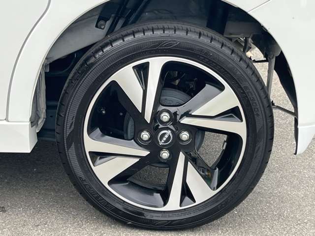 社外アルミホイールやローダウンサス・車高調・革調シートカバー・LEDヘッドライト・エアロパーツ・ナビ・バックカメラ・ETCなど社外パーツも販売・取り付け可能です。是非ご相談ください！