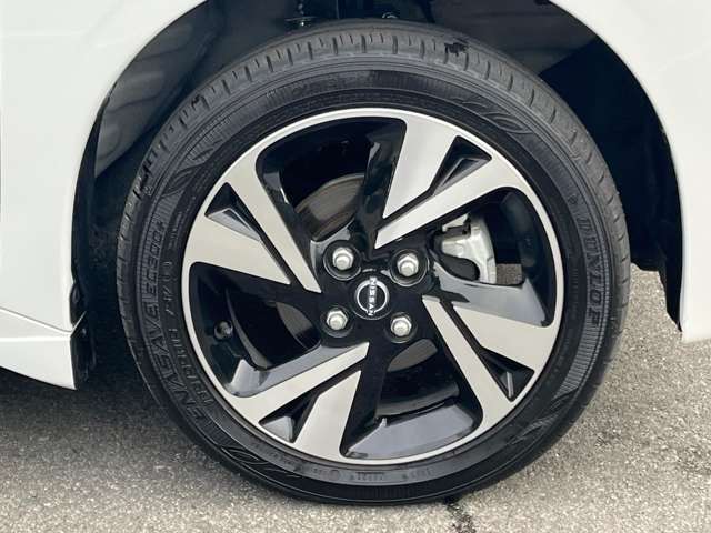 社外アルミホイールやローダウンサス・車高調・革調シートカバー・LEDヘッドライト・エアロパーツ・ナビ・バックカメラ・ETCなど社外パーツも販売・取り付け可能です。是非ご相談ください！