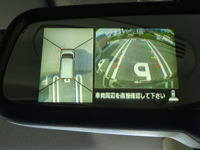 【アラウンドビューモニター＆バックモニター】クルマを真上から見下ろしているかのような映像が表示され、周囲の状況がひと目で把握できるので、安心してスマートに駐車できます。駐車が苦手な方にオススメです！