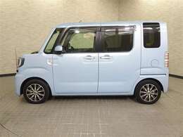 両側パワースライドドア付きだから、狭い駐車スペースなどでの 乗り降りラクラク！小さなお子さまのいるご家庭には嬉しい装備。