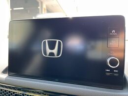 【メーカー純正ナビ】インテリアに溶け込むスタイリッシュな「専用設計」メーカーナビを装備♪視認性や操作性など基本性能にも優れ、より上質なカーライフをお楽しみいただけます。