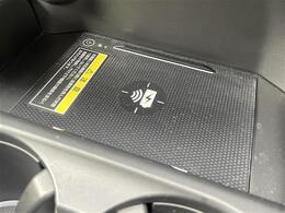 【エマージェンシーブレーキ】前方の状況をチェックし、車両や歩行者との衝突を回避したり、衝突による被害を低減するための技術です。