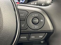 【レーダークルーズコントロール】高速道路での長距離走行が楽に！！自動で速度を保つクルーズコントロールが、衝突軽減システムと連携し、前方の車両を感知して車間を保つように速度調節してくれます！！
