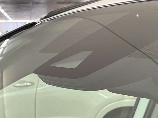 【トヨタセーフティセンス】走行中に前方の車両等を認識し、衝突しそうな時は警報とブレーキで衝突回避と被害軽減をアシスト。より安全にドライブをお楽しみいただけます。