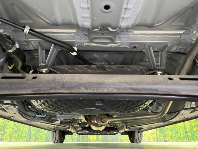 お車を安心してお乗りいただく為には、足回りの定期点検が欠かせません。サービスサポート（有償保証）では無料点検もご提供しており、安心のカーライフをお過ごしいただけるサポート体制が整っています。
