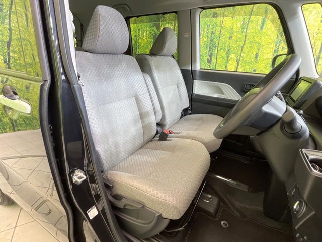 運転席シート廻りは使用感も少なく、良好な状態となっています。前オーナー様が丁寧に使っていたことがよくわかりますね。
