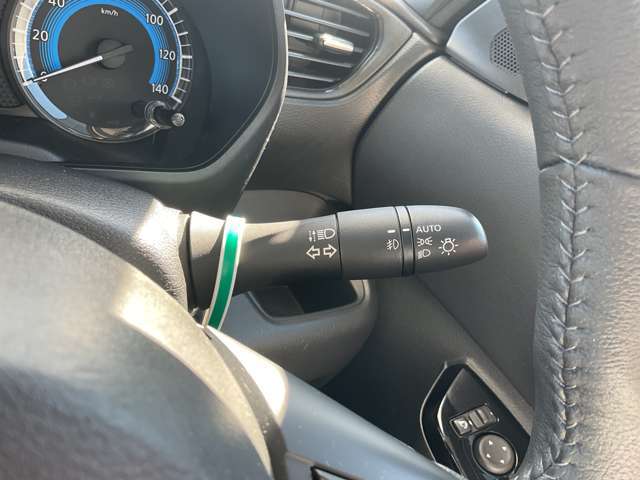 夕暮れ時やトンネル内への進入時等に自動でライトオン！オートライト機能付☆